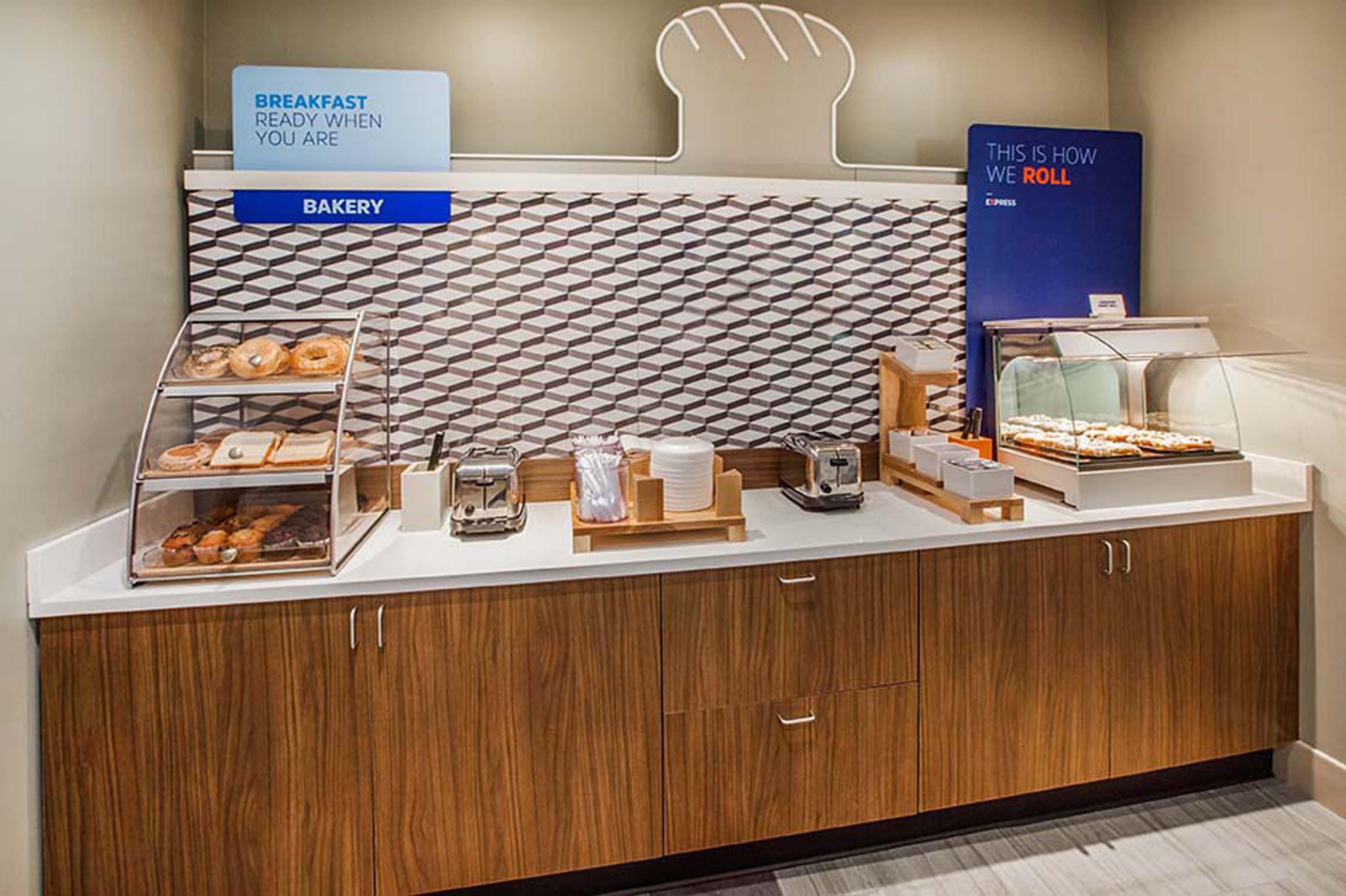 Holiday Inn Express Simi Valley By Ihg Eksteriør billede