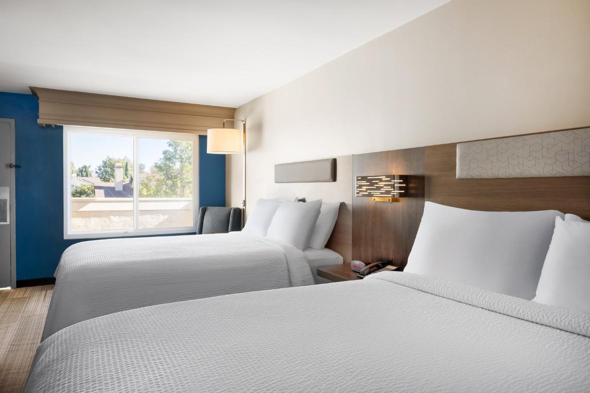 Holiday Inn Express Simi Valley By Ihg Eksteriør billede