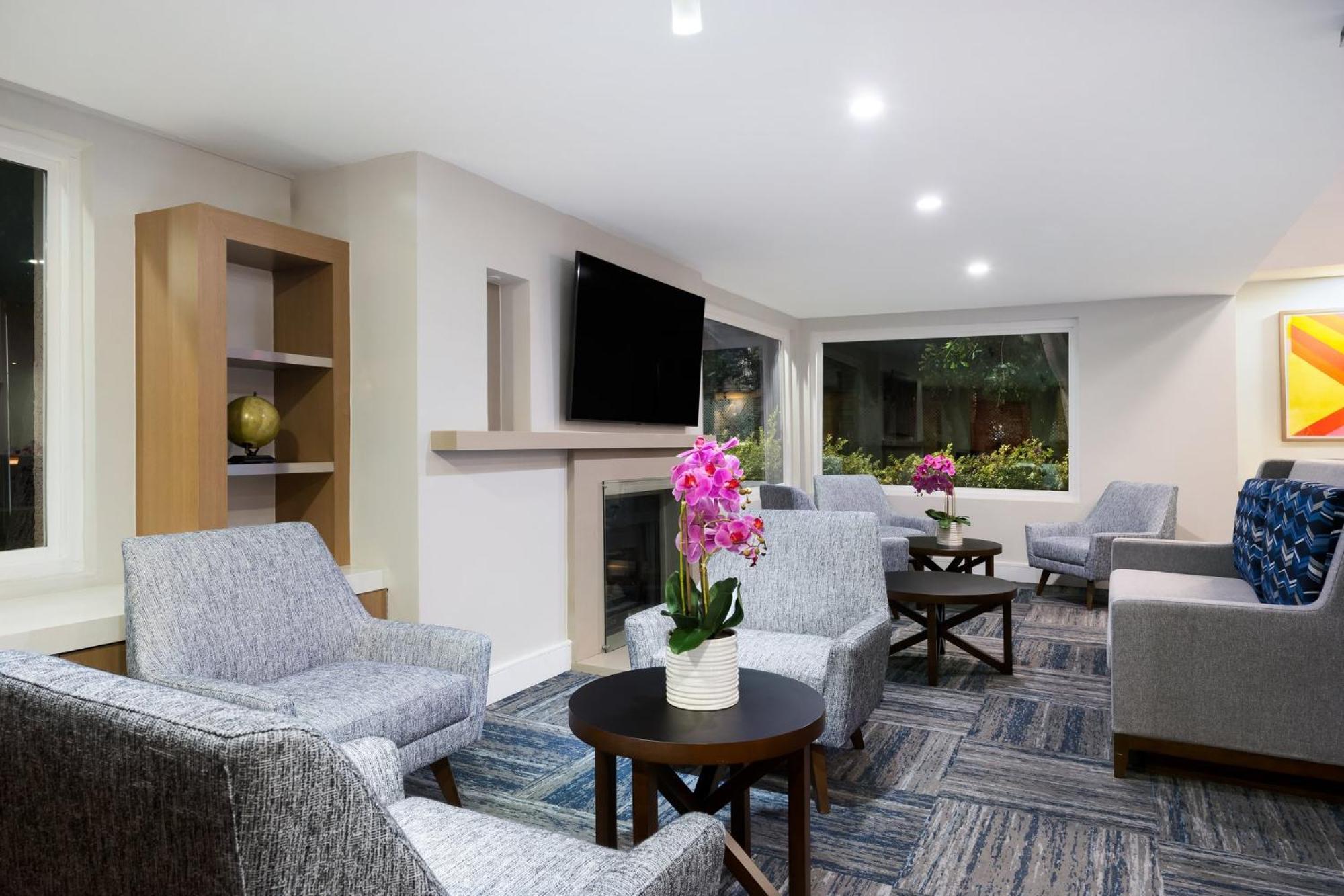 Holiday Inn Express Simi Valley By Ihg Eksteriør billede